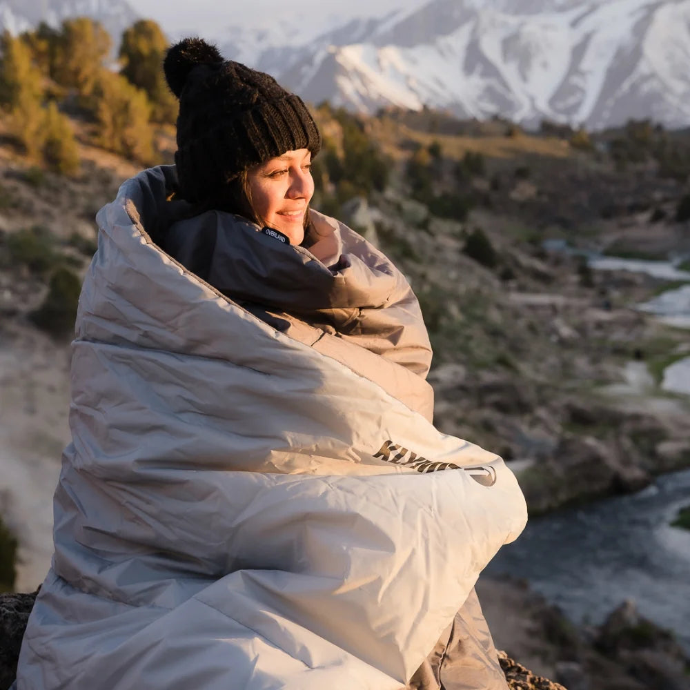 HorizonOverlandBlanket_13HOGY01C_LS63_1080x1350_659efe32-0706-40c6-9036-52e13eb8183a.jpg