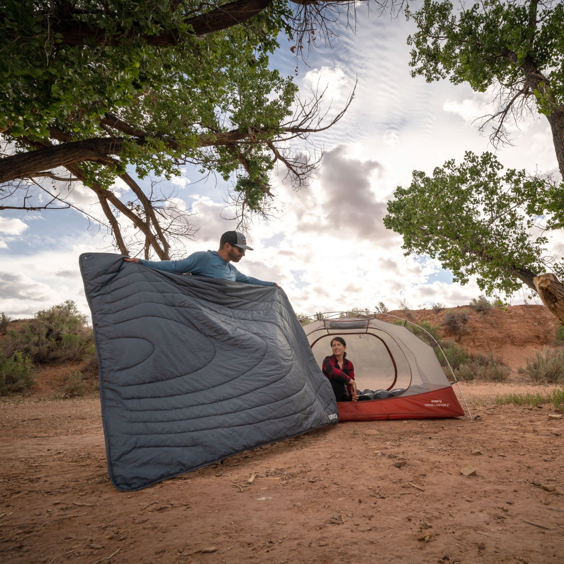 Klymit_HorizonTravelBlanket_13HTGY01C_LS05_2998x2000_1.jpg