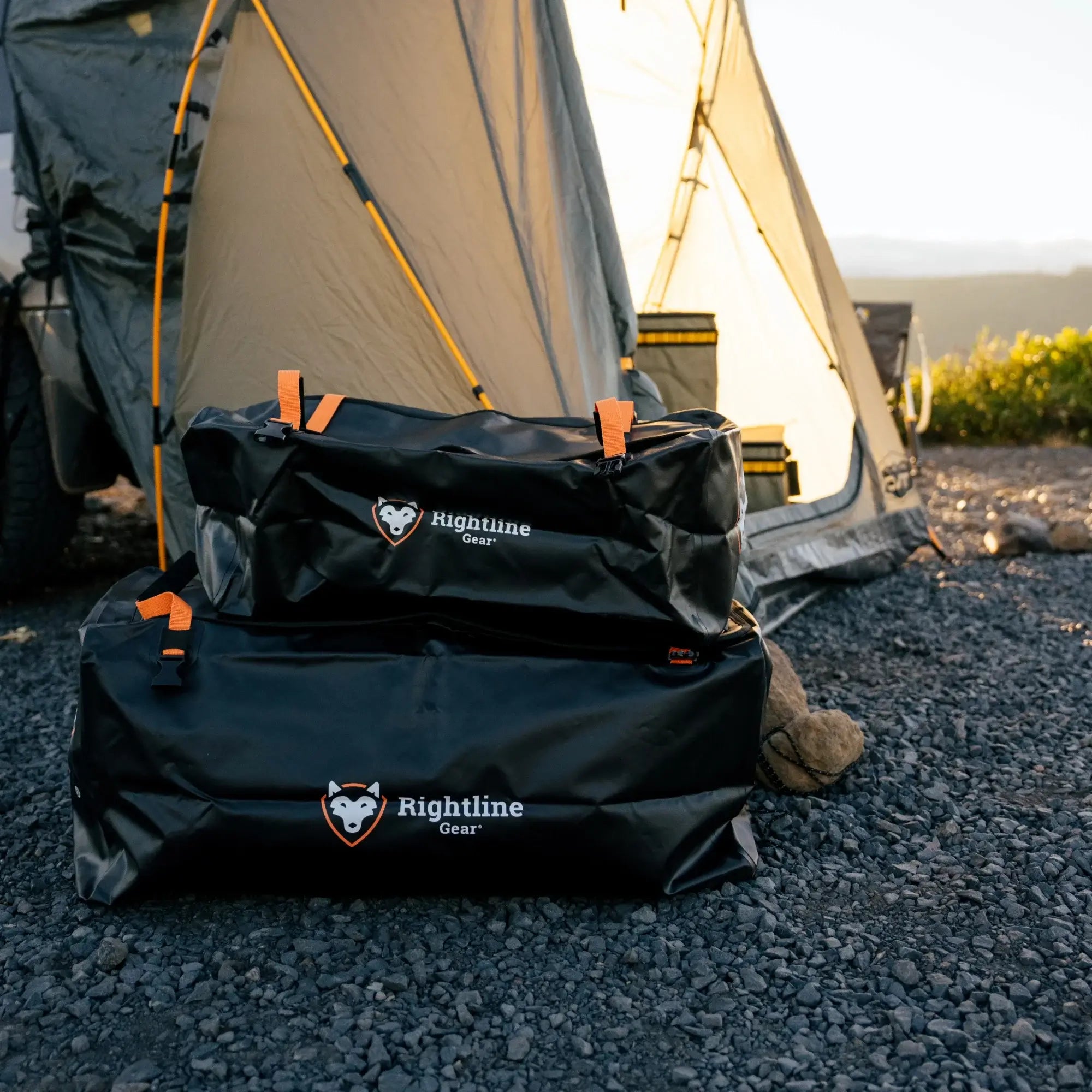 Rightline_CarTopDuffel60L_100J86-C_LS15_5760x8640_d83e16e7-9f35-421d-9b08-a992bf4ffcf2.jpg