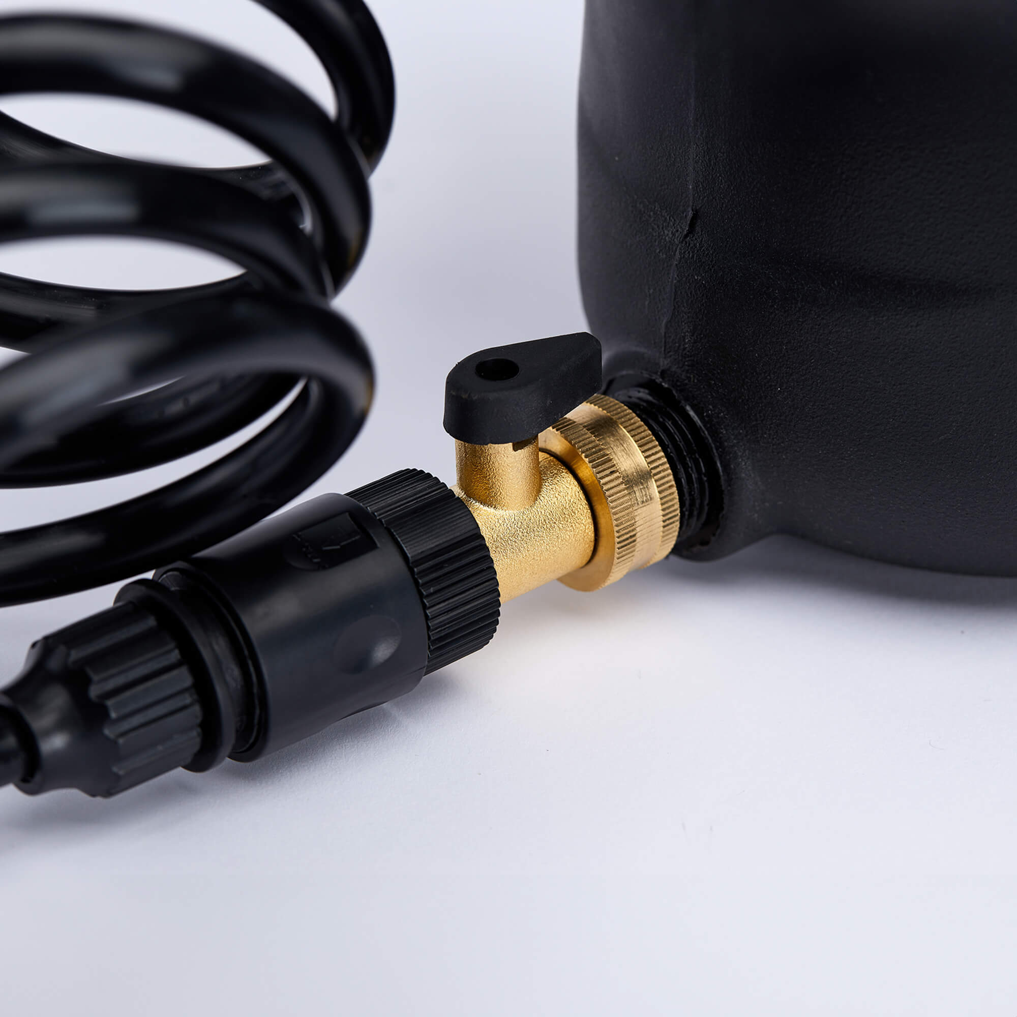 WaterPORT2.0Gallon_WaterTank_GL1250__Valve_2000x2000_bc3731a4-0d8b-4a8f-95f4-2495a90f8fc8.jpg